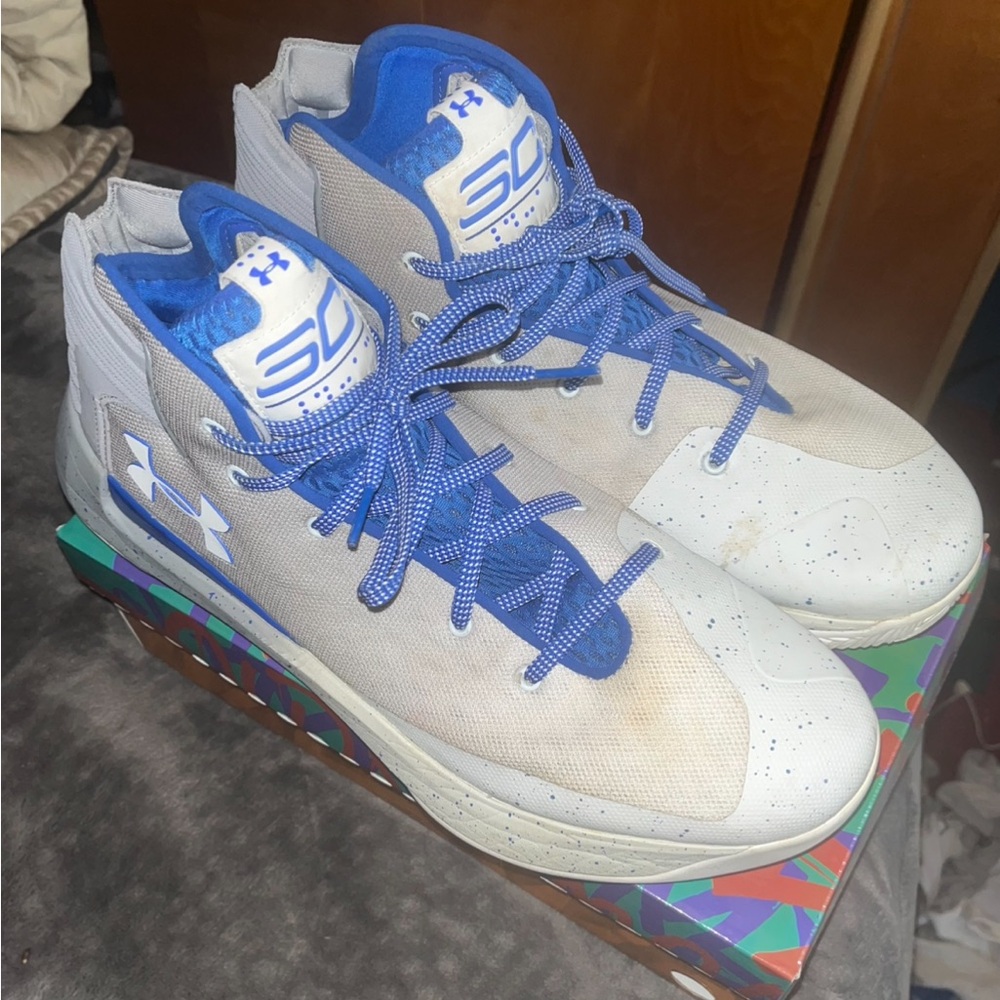 Curry 3ZERO Under Armour Gray and Blue Athletic Sneakers